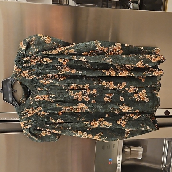 💕CURRENT AIR💕 Long Sleeve Blouse ~ Green With Floral Print Medium M NWT - Picture 1 of 8